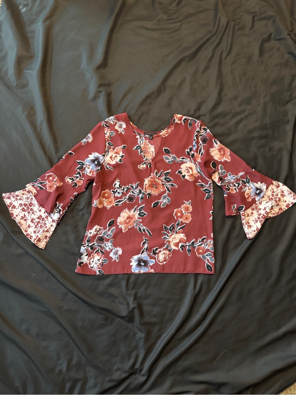 Signature Studio Floral Bell-Sleeve Blouse in Burgundy and Cream